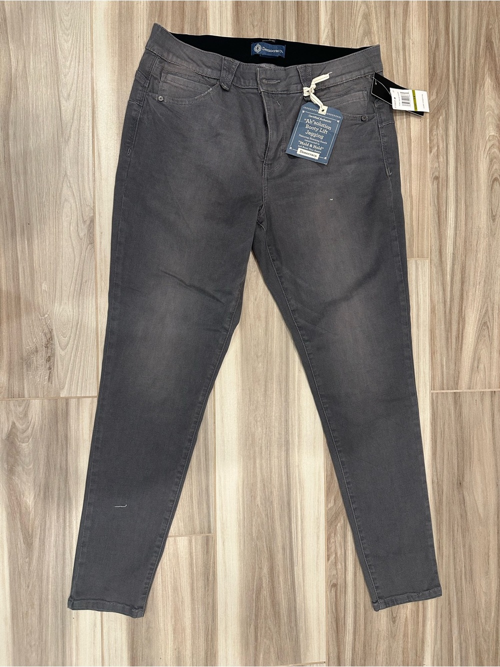 Democracy Women Skinny Jeans in Charcoal